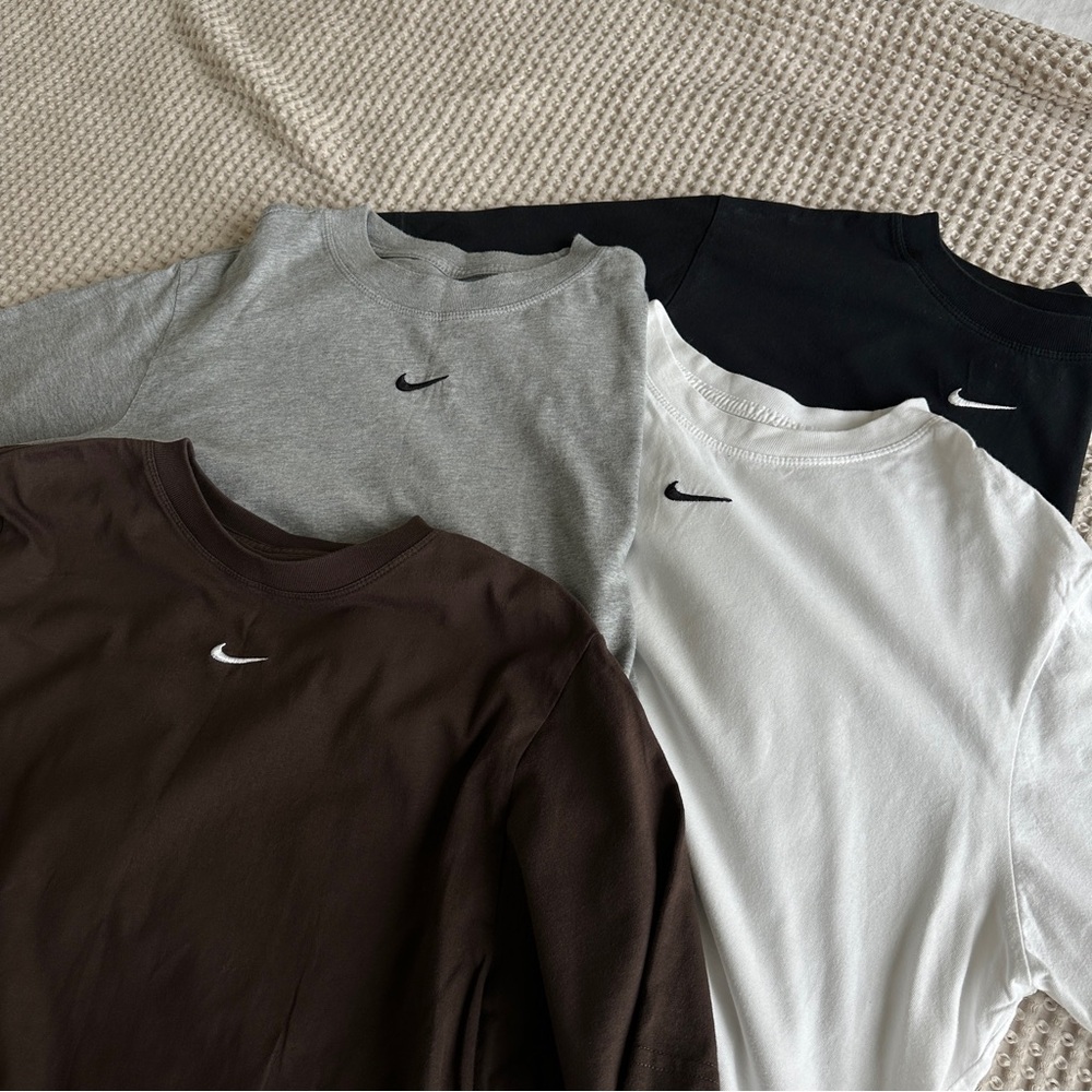 Nike The Nike Tee Loose Fit Size Small - Picture 6 of 6